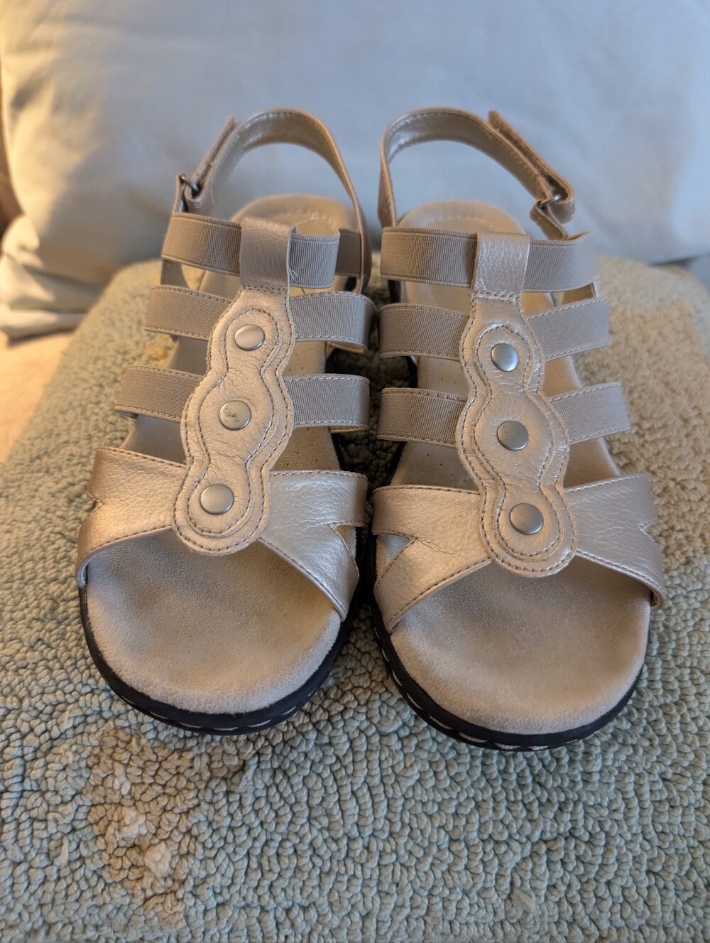 Croft & Barrow Etude Metallic Champagne Strappy Sandals, 9, Comfort, Studs, EUC